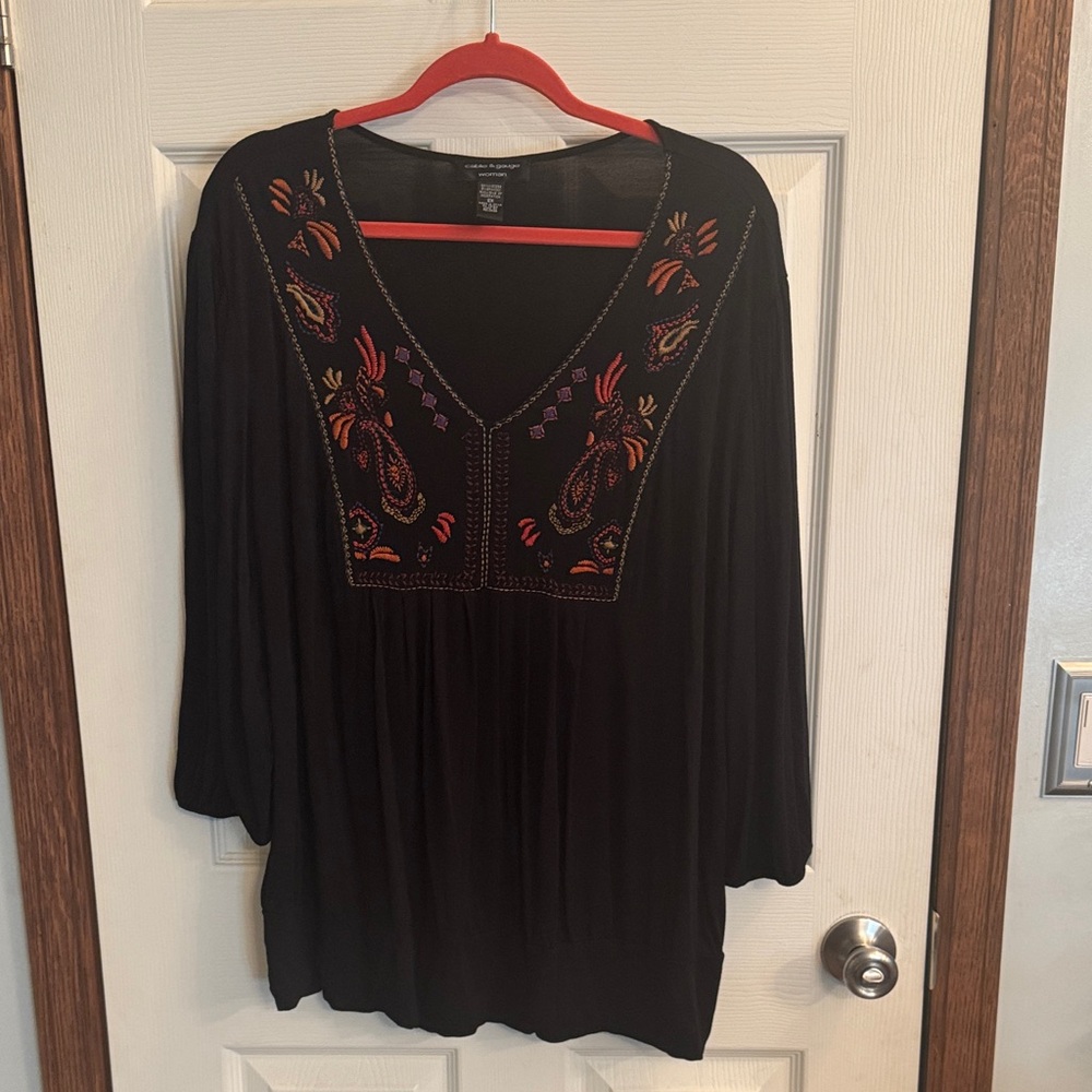 Cable & Gauge size 2x Black Tunic with Colorful‎ Embroidery